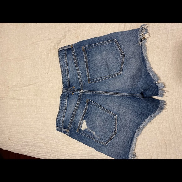 Good American Bombshell Shorts - Picture 4 of 8